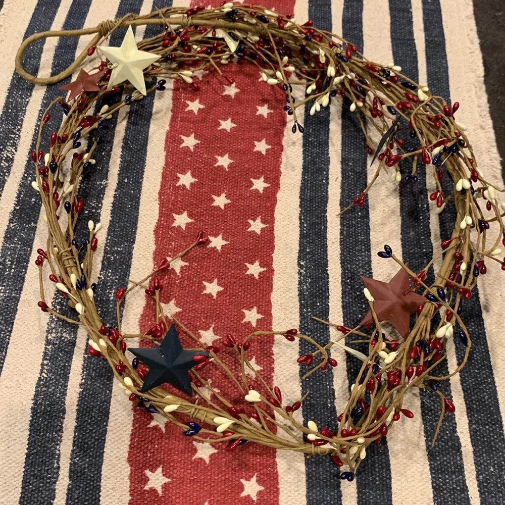 Americana Pip Berry and Rustic Stars Garland